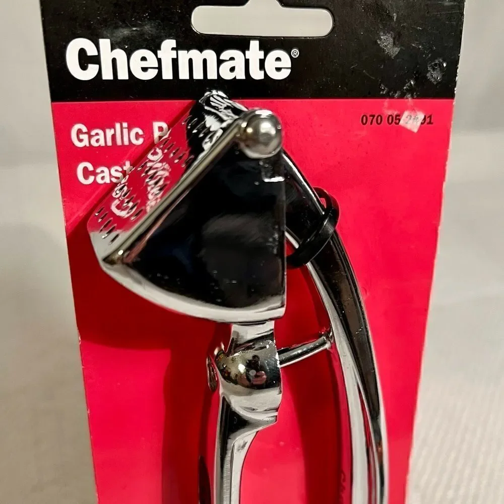 NWT Chefmate Black Handle Grip Garlic Press Cast Zinc.